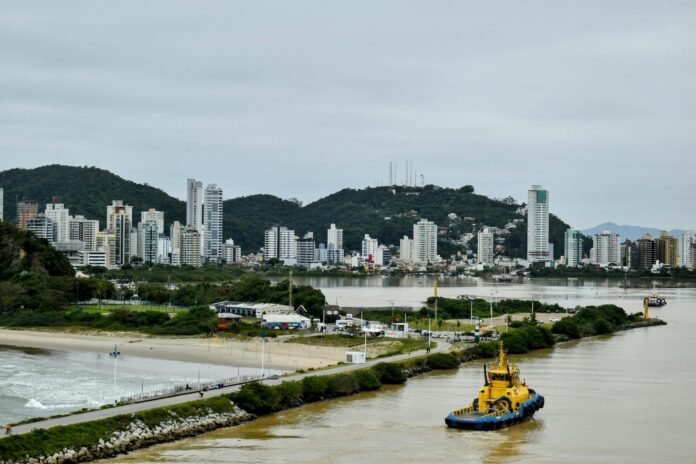 Bloqueio naval ao Irã é aposta de alto risco dos EUA e depende de pressão da China para su