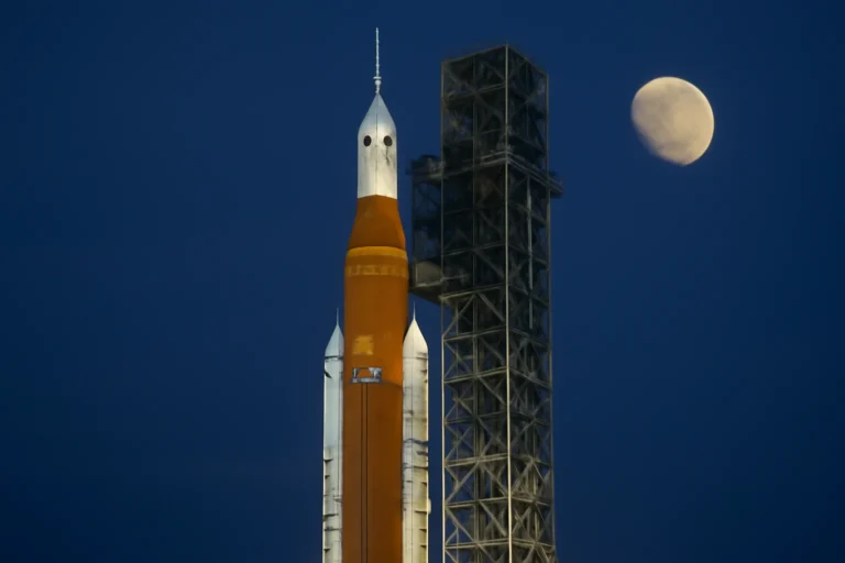 Artemis II: NASA pode lançar missão tripulada à Lua nesta quarta, veja horário, tripulação, trajeto de retorno livre e riscos técnicos corrigidos