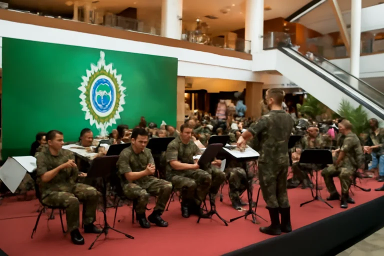 Show gratuito da Banda do Exército celebra Dia do Exército com repertório diversificado no Jockey Plaza em Curitiba